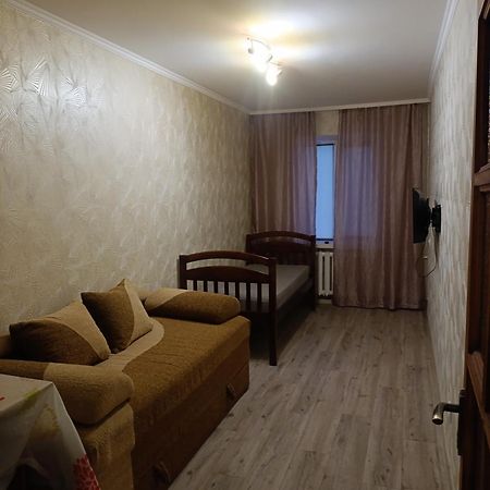 Apartments Near The Trinity Church On Dovzhenko Street,102 Chernihiv Exterior photo